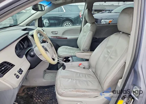 2012 Toyota Sienna Xle 7-Passenger z USA, uszkodzony, nr VIN 5TDDK3DC1CS030689